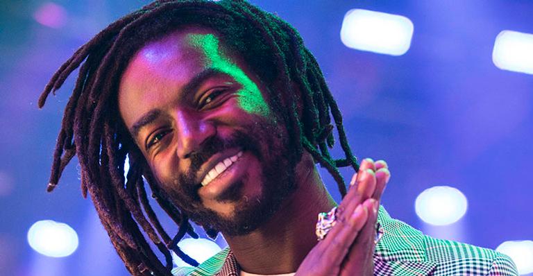 Jonathan Azevedo mostra primeiro clique do filho recém-nascido: ”Pensa num cara feliz”