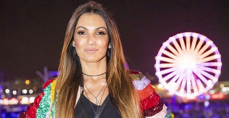 Aos 42 anos, Patricia Poeta posa de biquíni e impressiona com corpão