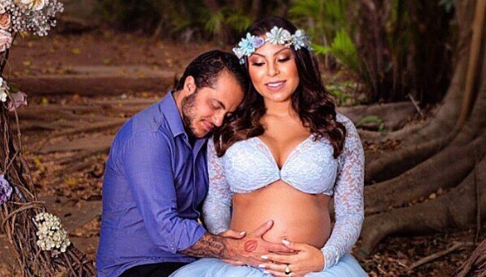 Andressa Ferreira, esposa de Thammy Miranda, surge nua exibindo barrigão de grávida