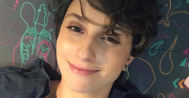 Carol Duarte revela dificuldades em gravar cena de sua personagem em ‘Segunda Chamada’