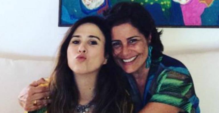 Valeria Alencar, mãe de Rafa Vitti, faz homenagem para Tatá Werneck