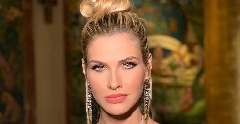 Andressa Suita exibe corpo definido de lingerie e arranca suspiros da web: ”Surra de beleza”