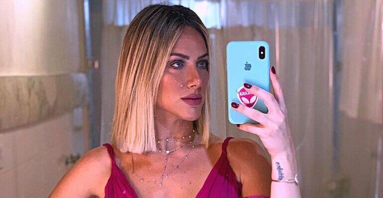 Giovanna Ewbank posa em local paradisíaco e chama atenção com bronzeado perfeito