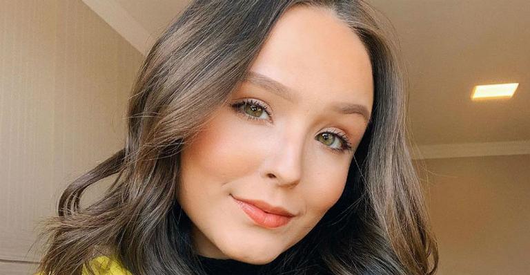 Larissa Manoela aparece com sorrisão na cachoeira e encanta os seguidores