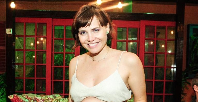 Leticia Colin surpreende web ao desabafar sobre gravidez: ”É bastante louco e assustador”