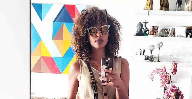 Sheron Menezzes compartilha clique antigo para se declarar ao filho: ”Te amo infinito, passarinho”