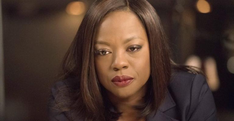 Fã brasileiro faz tatuagem surpreendente de Viola Davis e a atriz agradece a homenagem