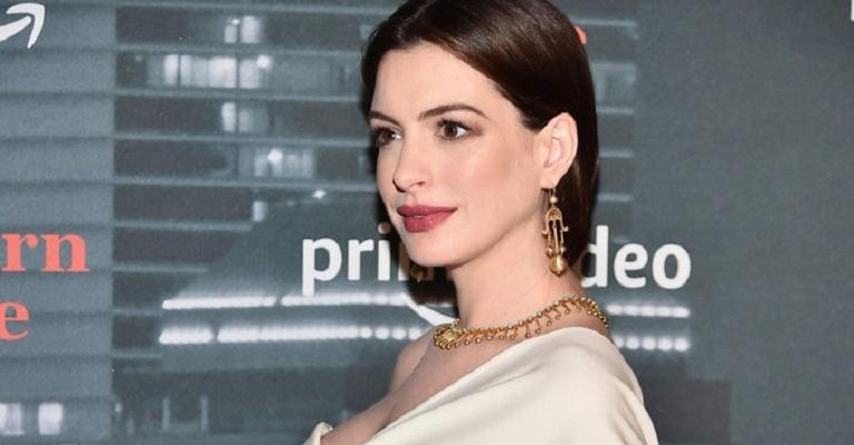 Grávida, Anne Hathaway aparece pela segunda vez com o barrigão em evento