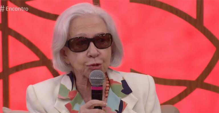 Com conjuntivite, Fernanda Montenegro participa do ‘Encontro’ com óculos escuros