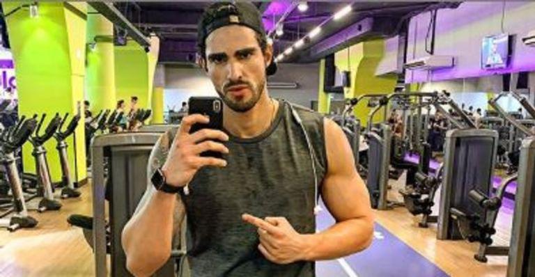 Ex-Mister Brasil diz sofrer preconceito por ser muito bonito: ”As pessoas são preconceituosas”