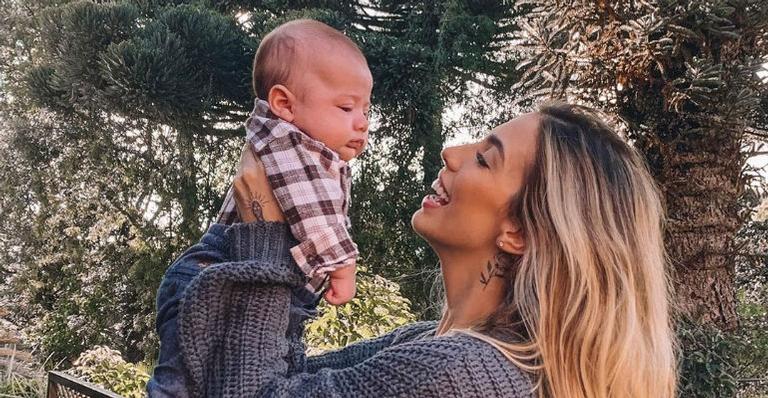 Davi, filho de Gabi Brandt e Saulo Poncio, aparece todo encapuzado em clique e encanta os fãs
