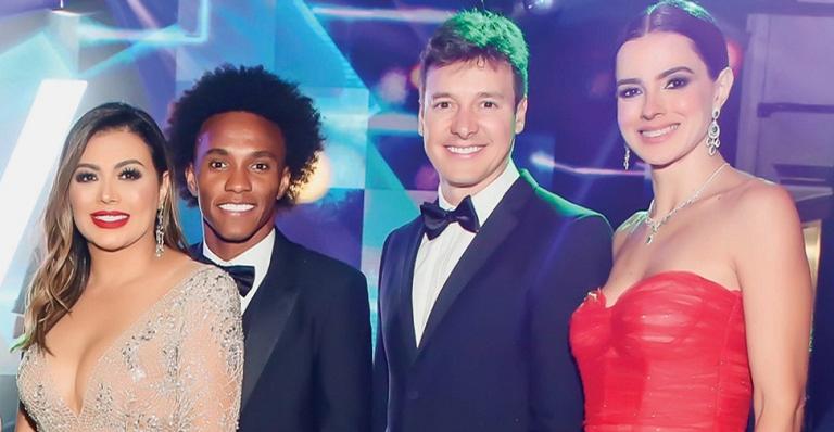 Gala exalta o gol de placa do craque Willian