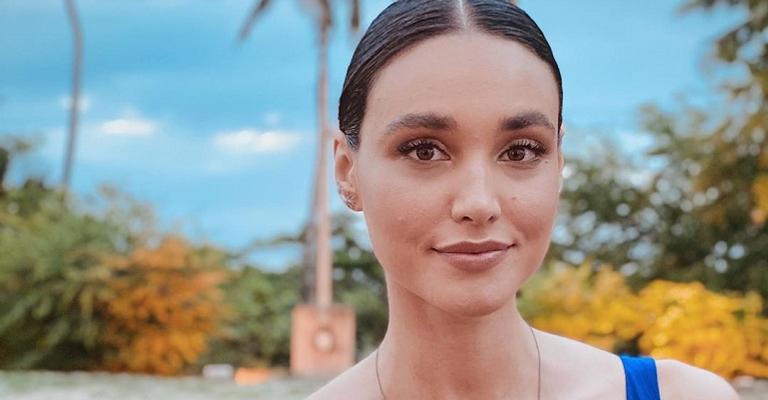 Débora Nascimento mostra como curtiu o domingo e exibe abdômen trincado: ”Plena”