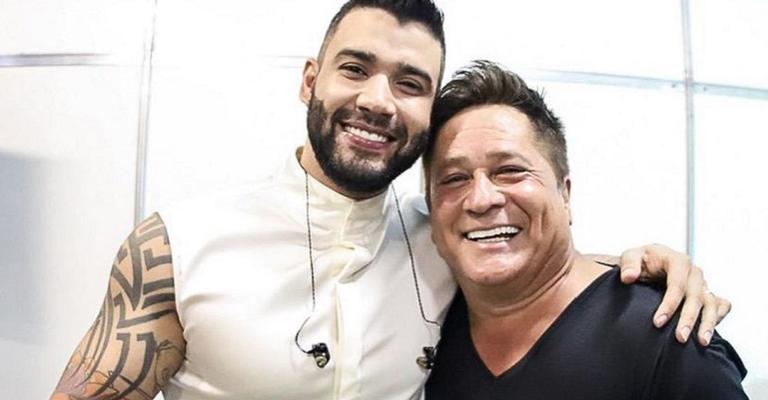 Leonardo mostra pé inchado e cai na brincadeira com Gusttavo Lima: ”Tá parecendo um pão sovado”