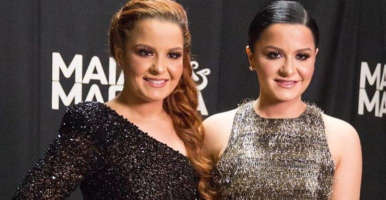 Maiara e Maraisa impressionam com corpão ao surgirem com look justinho e barriga de fora em show