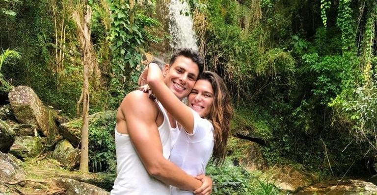 Mariana Goldfarb posta lindo clique beijando o amado, Cauã Reymond
