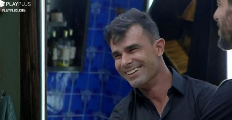 A Fazenda: Jorge critica relacionamento de Hariany com Lucas dentro do reality