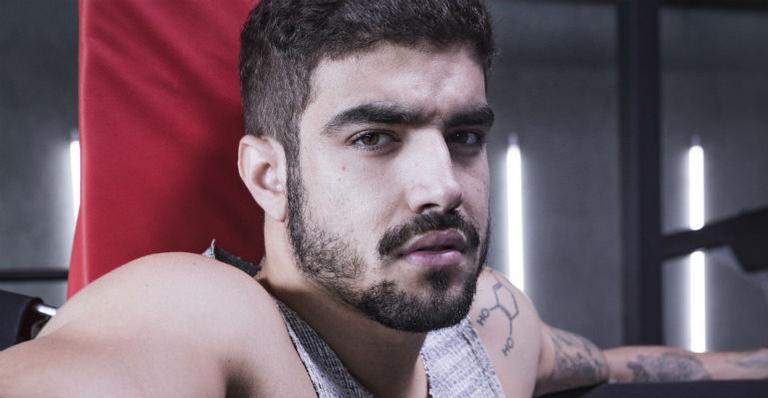 Caio Castro comenta foto de Grazi Massafera: ”A perna tá tremendo até agora”