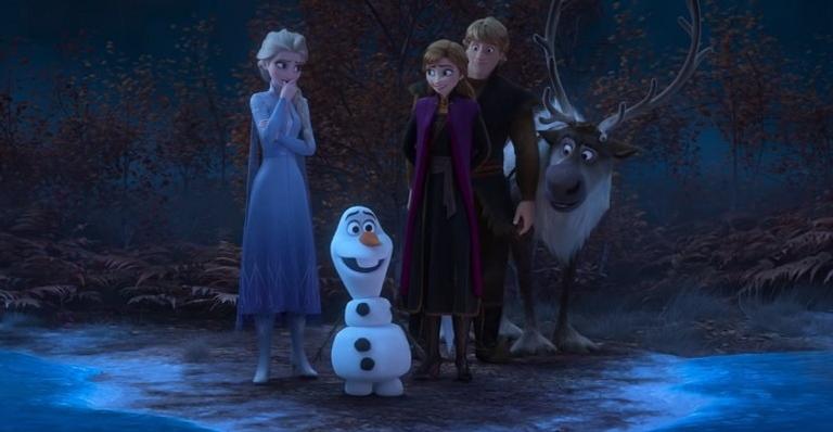 Elsa aparece com novo visual e em busca de respostas no novo trailer em português de Frozen 2