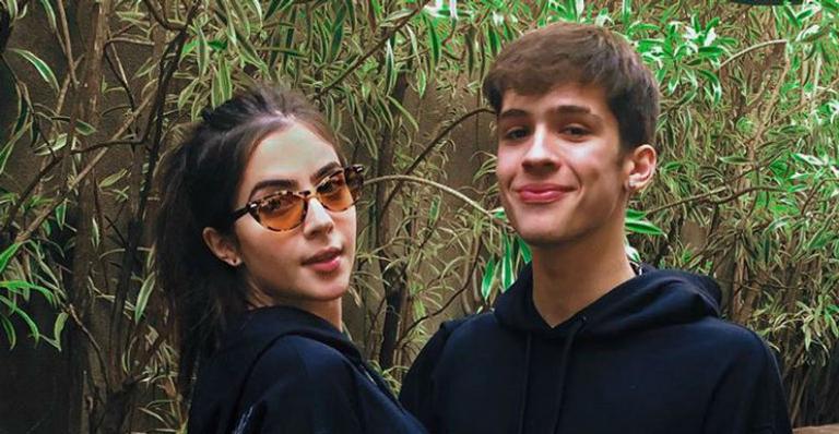 Jade Picon aproveita dia de sol ao lado do namorado, João Guilherme: ”Eu amo”