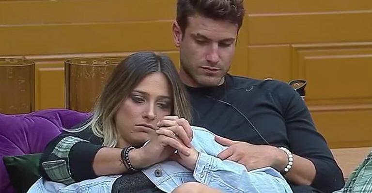 A Fazenda: Após relações sem preservativos, Tati e Guilherme ganham ‘filho’ de fãs