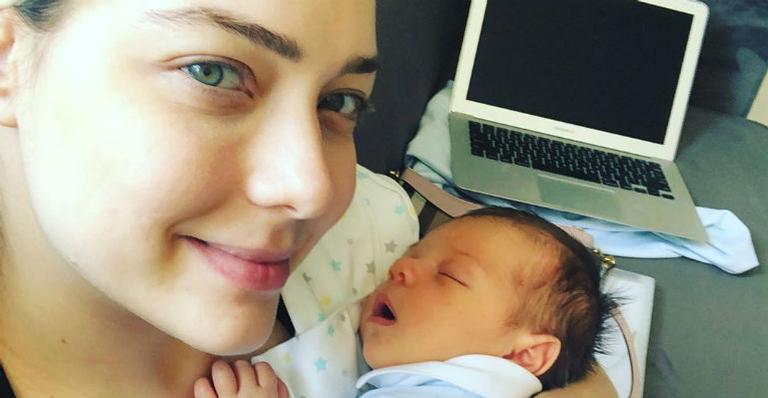 Carol Dantas publica clique fofo de Valentin para comemorar 1 mês de vida