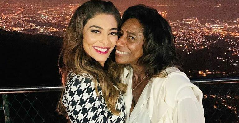 Glória Maria encontra Juliana Paes e faz cobrança para a atriz: ”Só faltou o bolo”