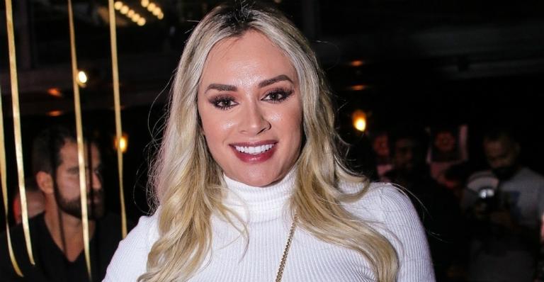 Juju Salimeni esbanja corpão sarado em clique sensual e esquenta a web: ”Pega fogo”