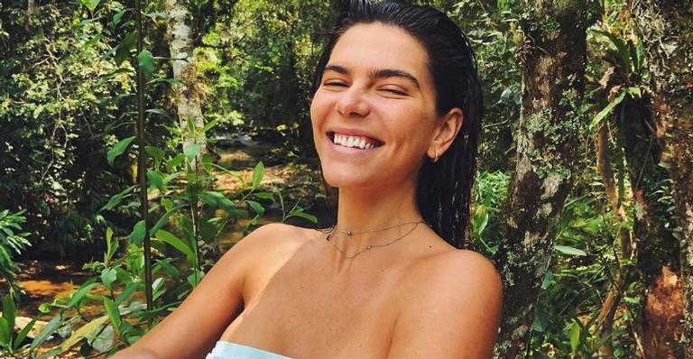 Mariana Goldfarb exibe sua boa forma a caminho da academia: ”Vamos?”