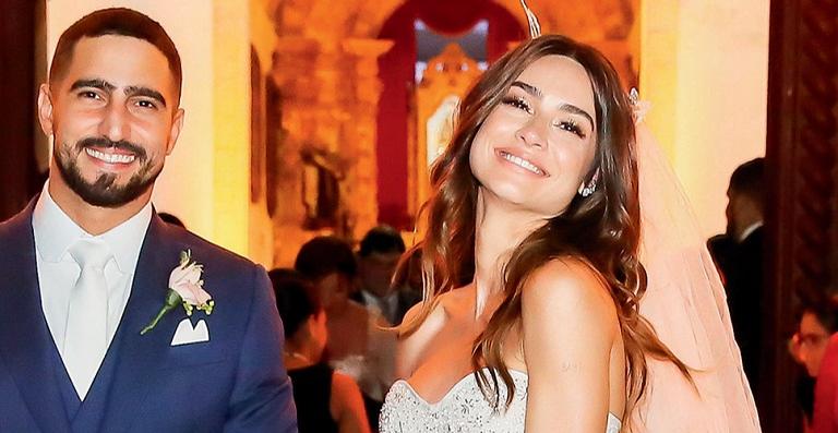 Renato Góes e Thaila têm boda personalizada
