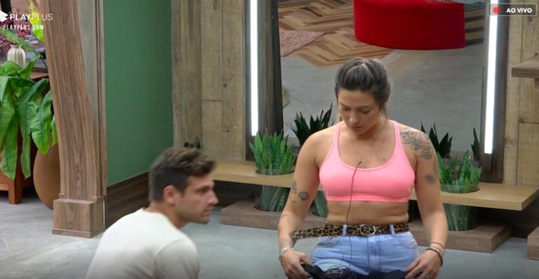 A Fazenda: Tati cobra Guilherme sobre estratégia do time rival e pede ”Não fica com a Bifão!”