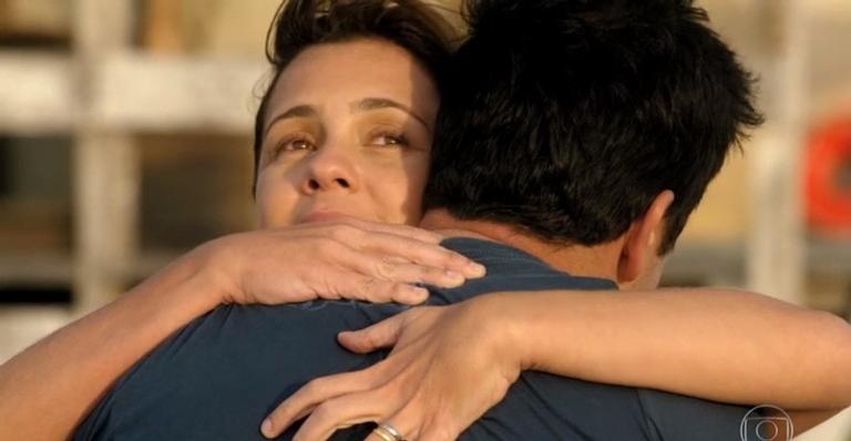 ”Avenida Brasil” tem parte cortada e deixa o público revoltado: ”O que foi isso, Globo?”