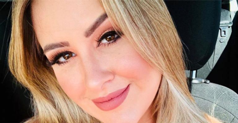 Ex-BBB Patrícia Leitte exibe decote profundo e barriga negativa em clique na academia