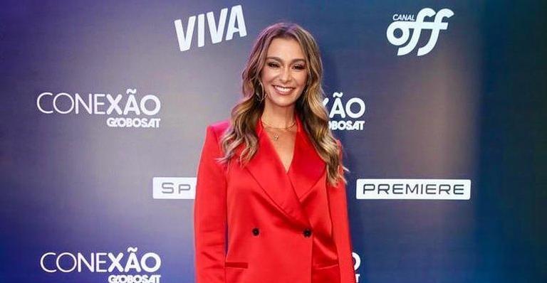 Filha de Mônica Martelli rouba a cena com look diferente para ir à escola