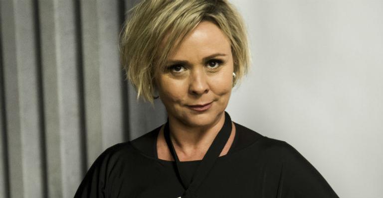 Giulia Gam como Francis, em Mister Brau