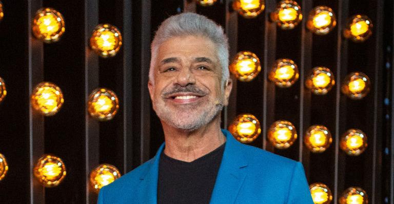 Em Portugal, Lulu Santos encontra artistas de rua cantando suas músicas e se une ao grupo