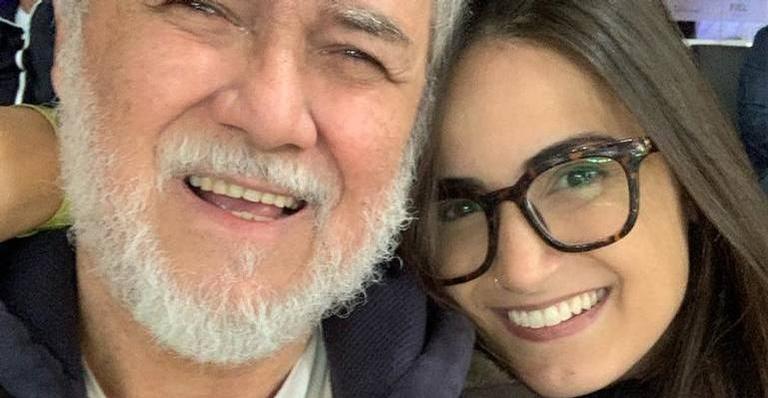 Mari Palma homenageia pai deficiente visual com tatuagem: ”De olhos fechados”