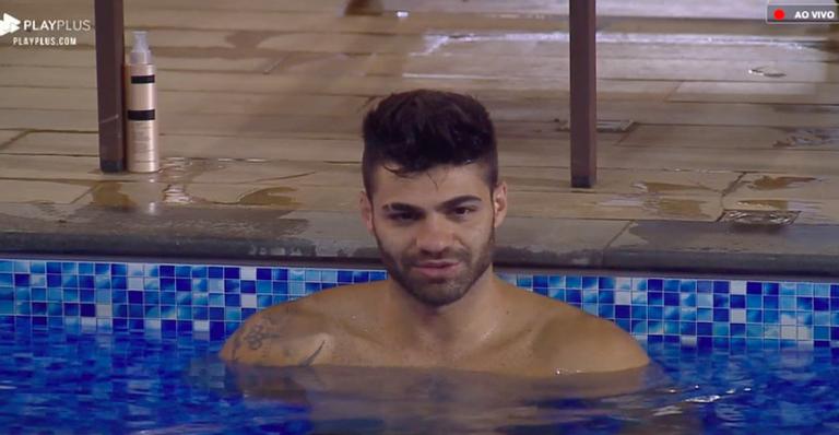 A Fazenda: ”Morreu aqui pra mim” revela Netto sobre comportamentos de Hariany no reality