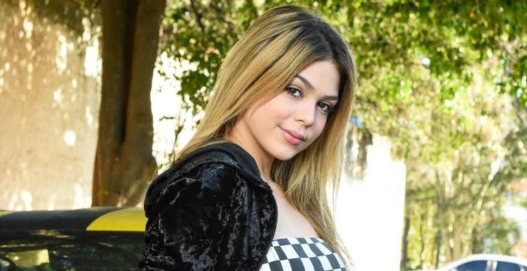 Aos 12 anos, MC Melody surpreende ao surgir com look poderoso em premiação