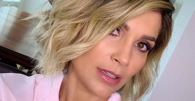 Flávia Alessandra exibe boa forma na academia e fãs comentam: ”Maravilhosa!”