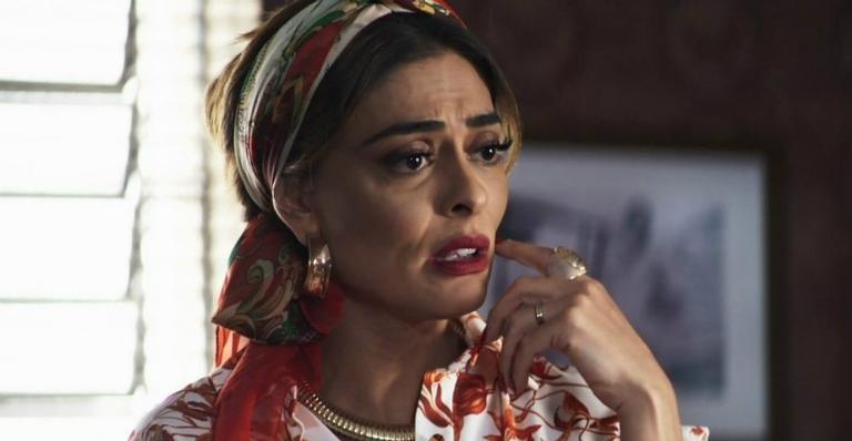 Juliana Paes se enrola no texto e deixa escapar expressão obscena em A Dona do Pedaço