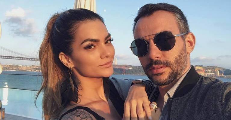 Kelly Key e o marido protagonizam momento de intimidade na piscina