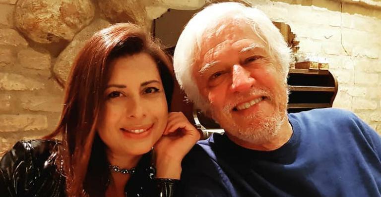 Nuno Leal Maia ganha homenagem romântica da esposa em seu aniversário de 72 anos