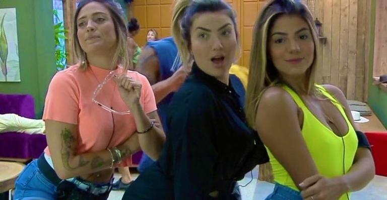 A Fazenda: Eliminada do reality, Tati Dias detona ex-amiga Hariany