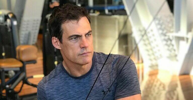 Aos 51 anos, Carlos Casagrande impressiona ao mostrar seu primeiro tratamento no rosto
