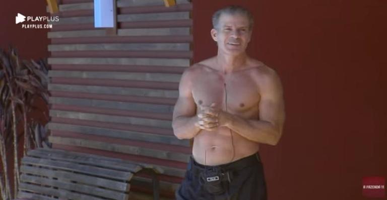 Justiça pede recolhimento do cachê de Túlio Maravilha, após participação em ‘A Fazenda’