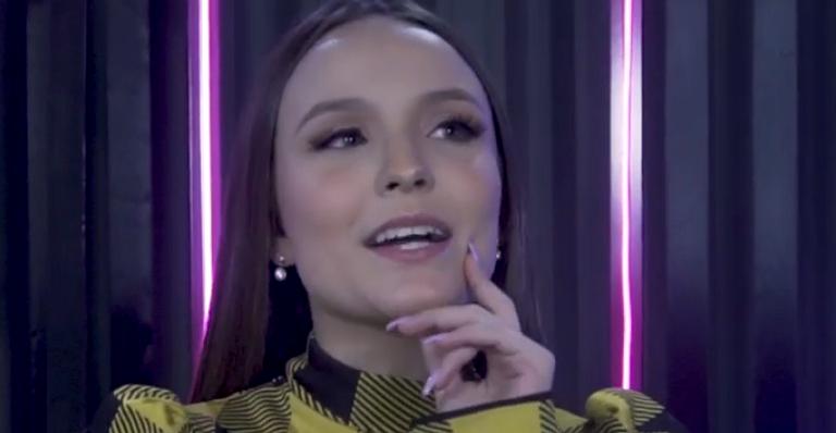 Larissa Manoela encara situações complicadas para ajudar os fãs