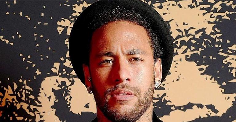Neymar posa solitário e manda indireta: ”Poderia ser eu e você”