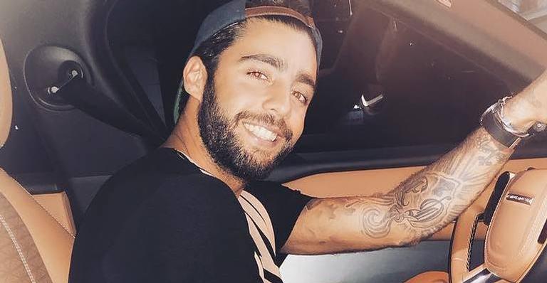 Após rumores de affair, Pedro Scooby comenta foto de Cíntia Dicker e fãs reagem