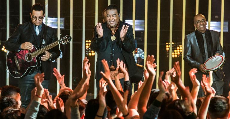 Raça Negra canta em festival de Gusttavo Lima e comemora: ”Mistura entre ritmos”